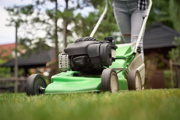 Jak roboty koszące mogą zrewolucjonizować pielęgnację Twojego ogrodu?